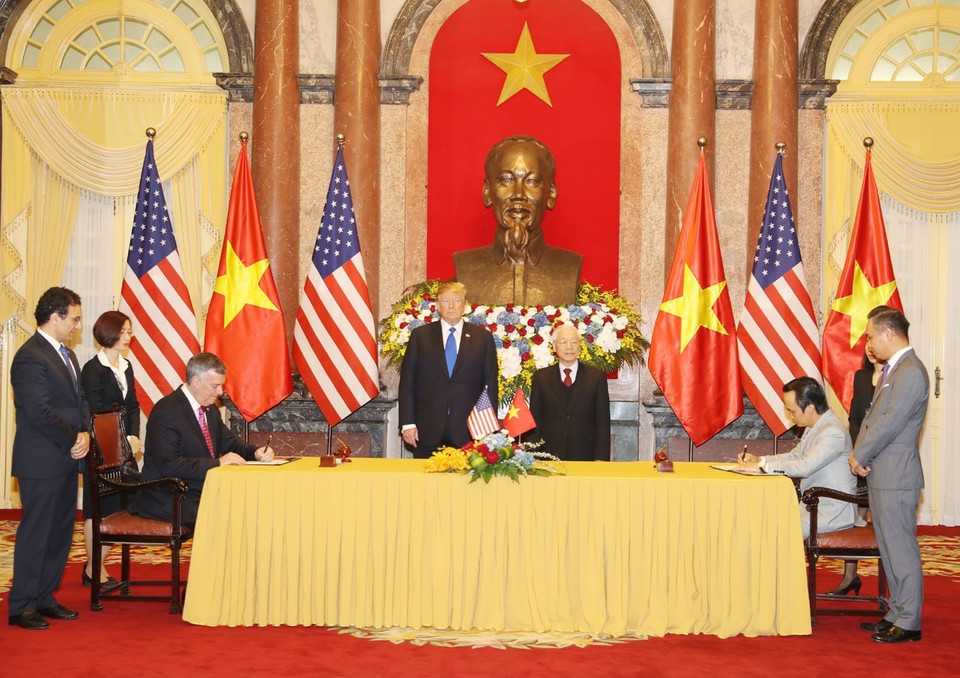 Lễ ký Hợp đồng mua thêm 10 máy bay thân rộng Boeing 787 giữa Hãng hàng không Bamboo Airways với Hãng sản xuất máy bay Boeing. (Ảnh: Trí Dũng/TTXVN)