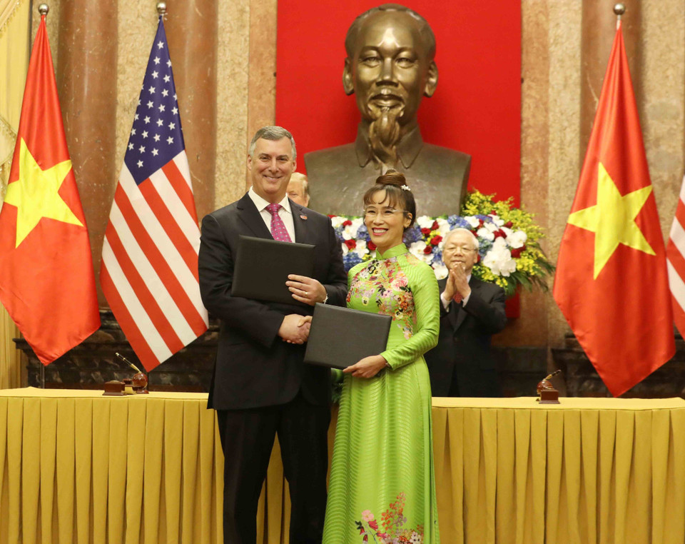 Lễ ký hợp đồng mua thêm máy bay Boeing 737 MAX giữa Hãng hàng không VietjetAir và Hãng sản xuất máy bay Boeing. (Ảnh: Phương Hoa/TTXVN)