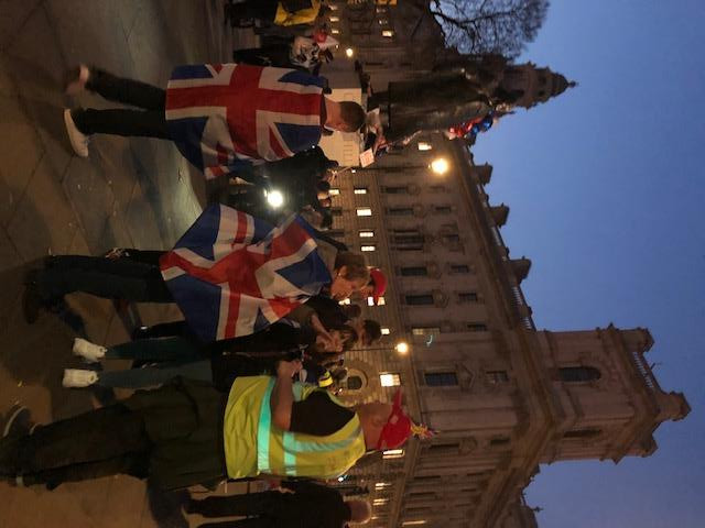  Người tham gia biểu tình đã rất bực tức thất vọng khi thoả thuận rút khỏi EU lại bị các nghị sỹ bác lại lần thứ 3. (Ảnh: Diễm Quỳnh/Vietnam+)