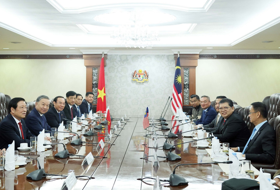 Tổng Bí thư Tô Lâm hội kiến Chủ tịch Hạ viện Malaysia Tan Sri Dato’ Johari Bin Abdul. (Ảnh: Thống Nhất/TTXVN)