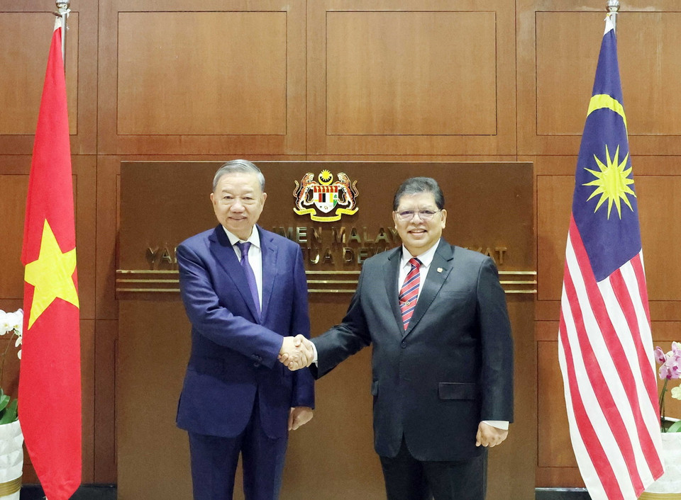 Tổng Bí thư Tô Lâm hội kiến Chủ tịch Hạ viện Malaysia Tan Sri Dato’ Johari Bin Abdul. (Ảnh: Thống Nhất/TTXVN)