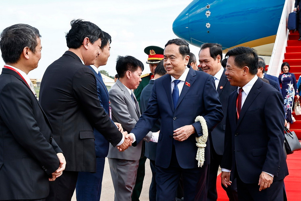 Lễ đón Chủ tịch Quốc hội Trần Thanh Mẫn tại sân bay quốc tế Pochentong, thủ đô Phnom Penh. (Ảnh: Doãn Tấn/TTXVN)