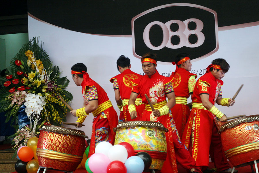 VinaPhone đã tổ chức khai trương bán dải sim 'đại phát' tại Hà Nội và Thành phố Hồ Chí Minh trong ngày 7/3. (Ảnh: T.H/Vietnam+)