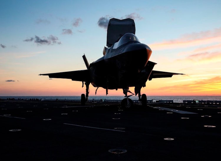 Một chiếc F-35B trên boong tàu USS Wasp trong một cuộc thử nghiệm hoạt động.(Nguồn: Lockheed Martin)