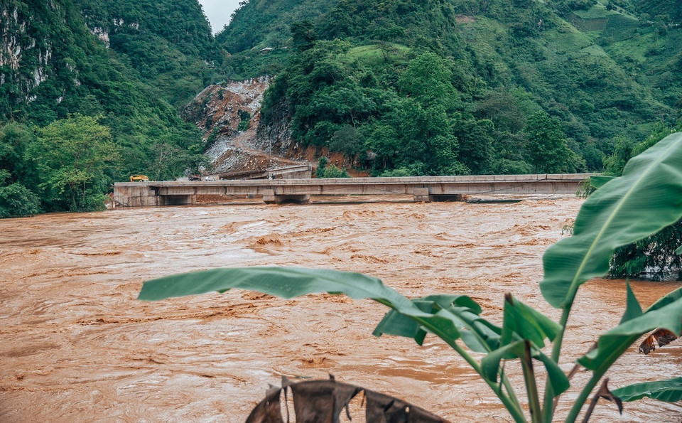Mưa lớn khiến mực nước sông Gâm đoạn qua huyện Bảo Lâm tiếp tục dâng cao. (Ảnh: Bảo Chung/TTXVN phát)