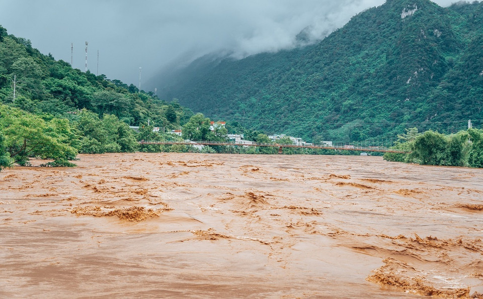 Lũ trên sông Gâm đoạn qua huyện Bảo Lâm vượt mức báo động 3.(Ảnh: Bảo Chung/TTXVN phát)