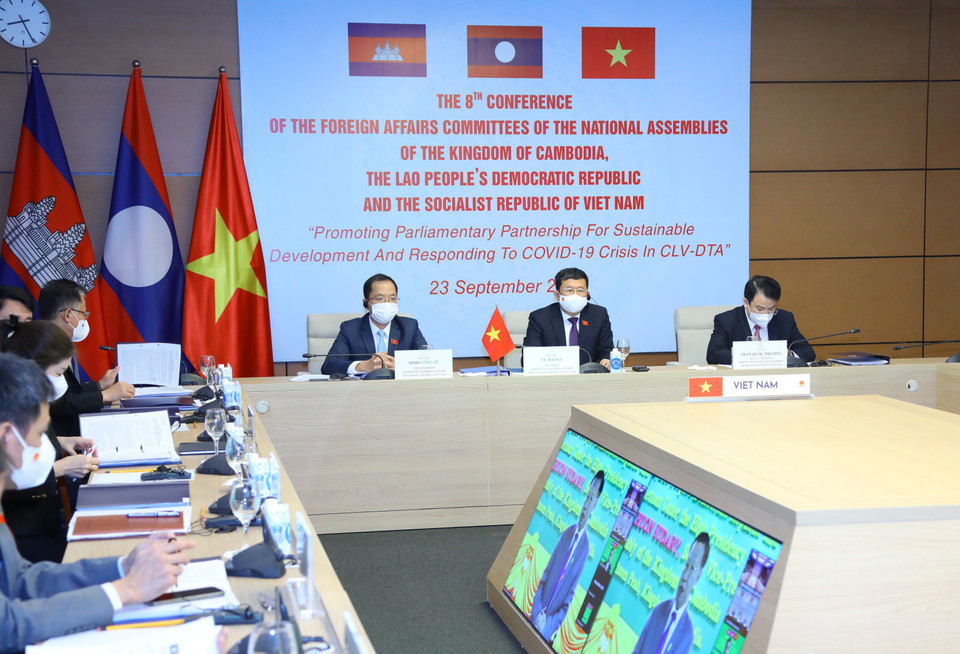 Hội nghị có chủ đề Tăng cường quan hệ đối tác nghị viện vì sự phát triển bền vững và ứng phó với khủng khoảng COVID-19 ở Khu vực Tam giác phát triển Campuchia-Lào-Việt Nam. (Ảnh: Nguyễn Điệp/TTXVN)