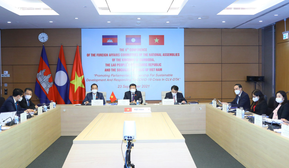 Đoàn đại biểu Ủy ban Đối ngoại của Quốc hội Việt Nam do ông Vũ Hải Hà, Chủ nhiệm Ủy ban làm Trưởng đoàn dự tại điểm cầu Hà Nội. (Ảnh: Nguyễn Điệp/TTXVN) 