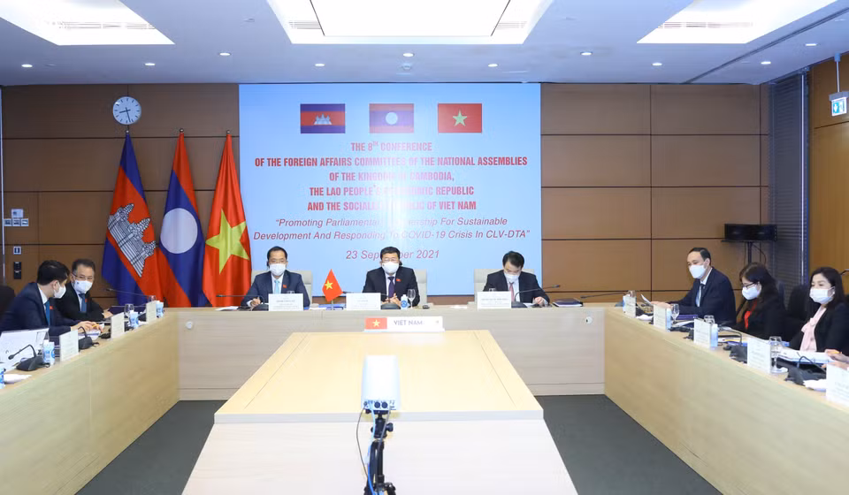 Đoàn đại biểu Ủy ban Đối ngoại của Quốc hội Việt Nam do ông Vũ Hải Hà, Chủ nhiệm Ủy ban làm Trưởng đoàn dự tại điểm cầu Hà Nội. (Ảnh: Nguyễn Điệp/TTXVN) 