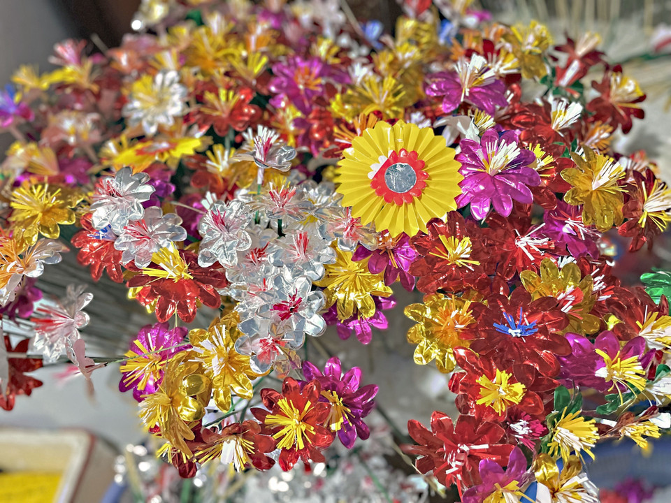 Các sắc hoa giấy Thanh Tiên tươi mới, báo hiệu một mùa xuân sung túc, ấm no đang đến. (Ảnh: Mai Trang/TTXVN)