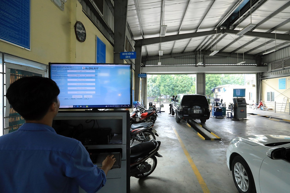 Theo quy định mới của Bộ Giao thông Vận tải, xe chưa qua sử dụng được miễn kiểm định lần đầu. (Ảnh: Tuấn Anh/TTXVN)