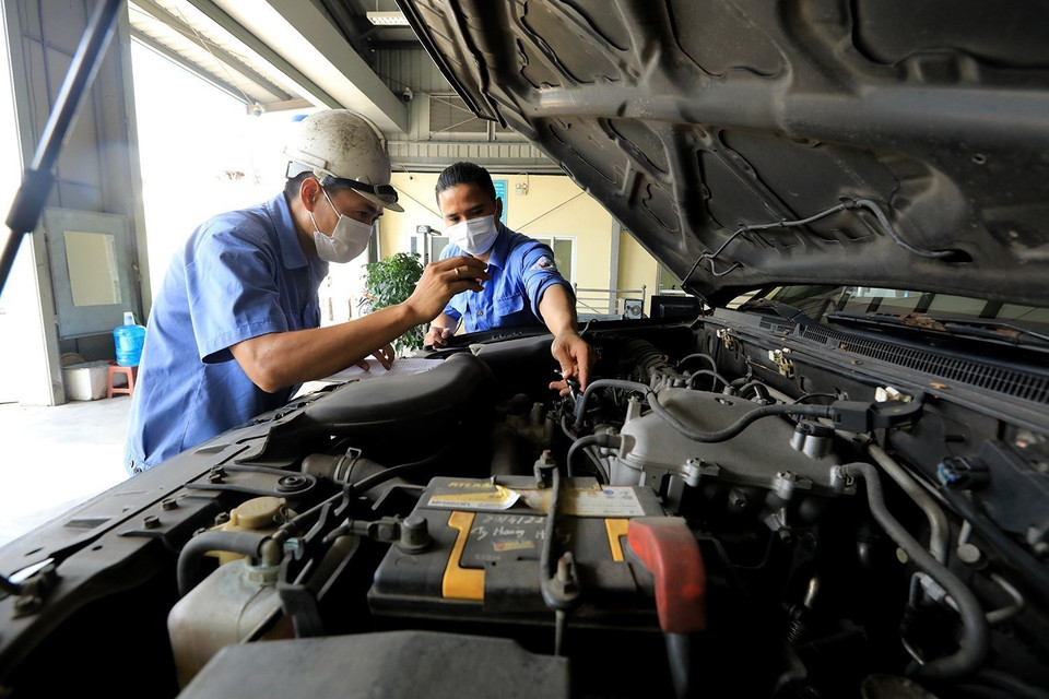 Với xe sản xuất đến 7 năm, chu kỳ kiểm định định kỳ được kéo dài từ 18 lên 24 tháng. (Ảnh: Tuấn Anh/TTXVN)
