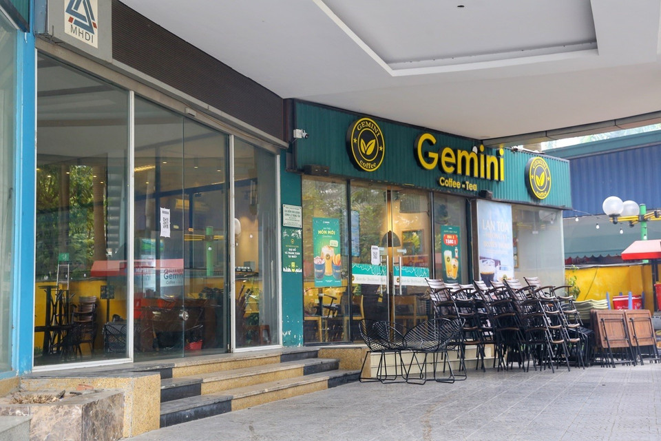 Một quán càphê trên phố Lê Trọng Tấn (quận Thanh Xuân) ngừng phục vụ tại chỗ. (Ảnh: Tuấn Đức/TTXVN)