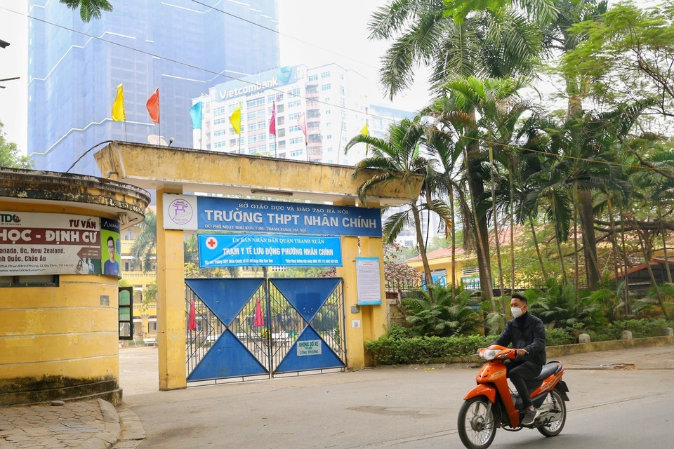 Từ 12h ngày 3/1, các trường trung học phổ thông trên địa bàn quận Thanh Xuân (Hà Nội) chỉ dạy học trực tuyến. (Ảnh: Tuấn Đức/TTXVN)