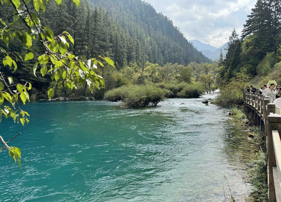 Cửu Trại Câu là một trong những địa điểm du lịch hàng đầu tại Tứ Xuyên, Trung Quốc. (Ảnh: Công Tuyên/TTXVN)