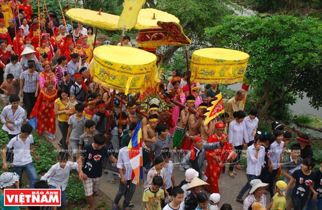 Đông đảo người dân huyện Văn Lâm, tỉnh Hưng Yên tham gia lễ hội