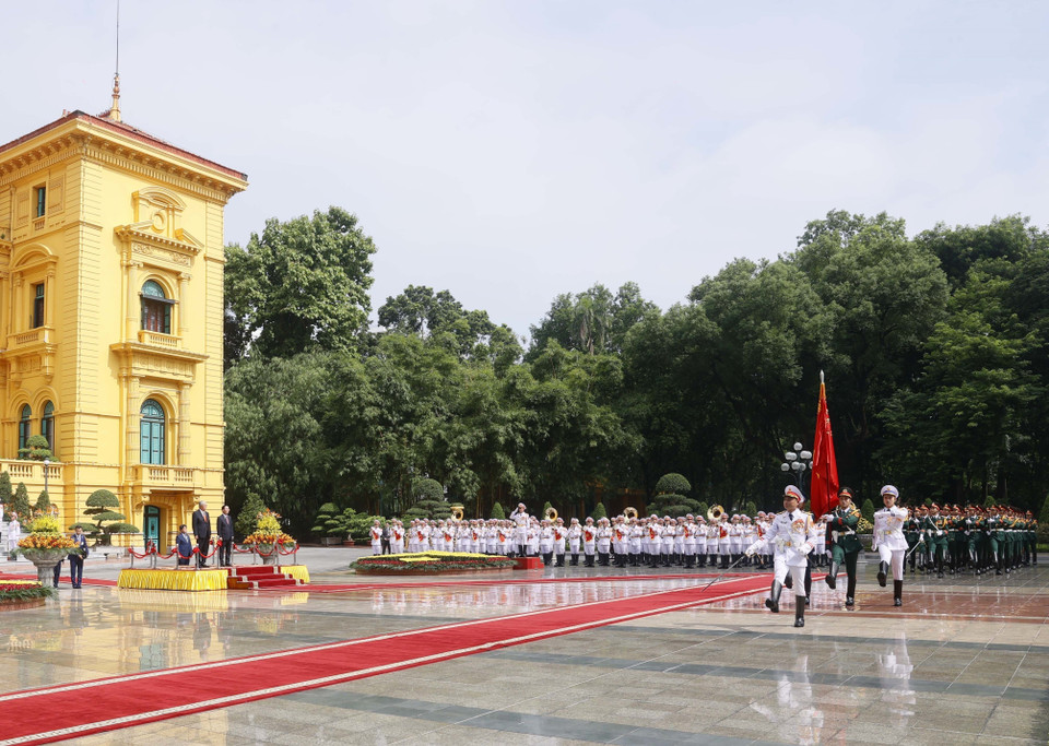 Quang cảnh Lễ đón Tổng thống Cộng hoà Kazakhstan Kassym-Jomart Tokayev thăm chính thức Việt Nam. (Ảnh: Thống Nhất/TTXVN)