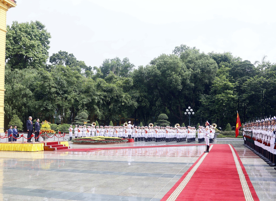 Quang cảnh Lễ đón Tổng thống Cộng hoà Kazakhstan Kassym-Jomart Tokayev thăm chính thức Việt Nam. 