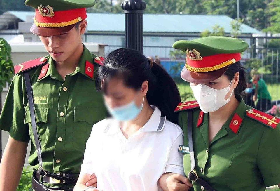 54 bị cáo trong vụ chuyến bay giải cứu bị Viện Kiểm sát Nhân dân Tối cao truy tố về các tội gồm Đưa hối lộ, Nhận hối lộ, Môi giới hối lộ, Lừa đảo chiếm đoạt tài sản và Lợi dụng chức vụ, quyền hạn trong khi thi hành công vụ. (Ảnh: Phạm Kiên/TTXVN)