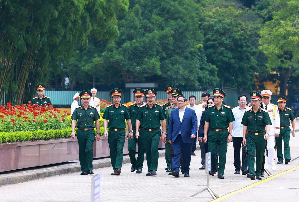 Thủ tướng Phạm Minh Chính kiểm tra công tác tu bổ định kỳ công trình Lăng Chủ tịch Hồ Chí Minh năm 2024. (Ảnh: Dương Giang/TTXVN)