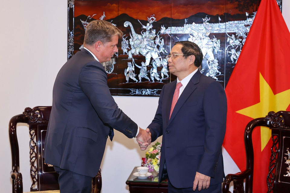 Thủ tướng Phạm Minh Chính tiếp ông Tim Hughes, Phó Chủ tịch Cấp cao phụ trách quan hệ Chính phủ và Kinh doanh toàn cầu của Tập đoàn Công nghệ Khai phá Không gian (SapceX). (Ảnh: Dương Giang/TTXVN)