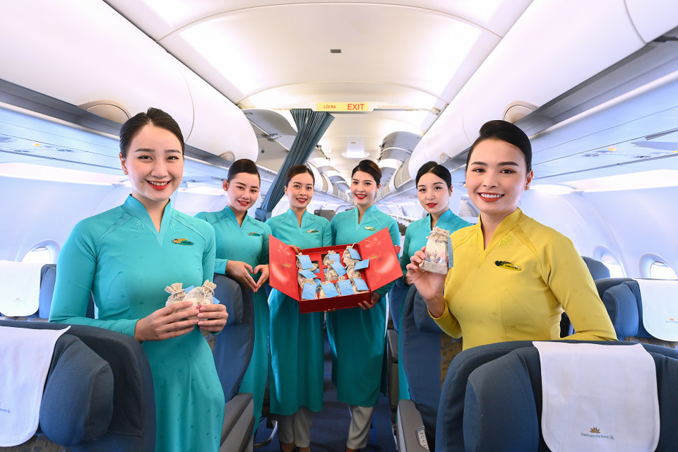 Đại diện Vietnam Airlines cho biết, chuyến bay đặc biệt nhân dịp 8/3 là một trong những hoạt động của chương trình 'Flights of Love' mà hãng đã thực hiện từ nhiều năm qua, nhằm lan tỏa các giá trị nhân văn tốt đẹp, chung tay vì hạnh phúc cộng đồng và sự phát triển của xã hội. (Ảnh: PV/Vietnam+)