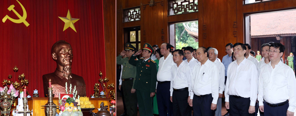 Thủ tướng Nguyễn Xuân Phúc đến dâng hương, hoa tưởng niệm Chủ tịch Hồ Chí Minh tại Đền Chung Sơn-Đền thờ Gia tiên Chủ tịch Hồ Chí Minh, huyện Nam Đàn (Nghệ An). (Ảnh: Thống Nhất/TTXVN)