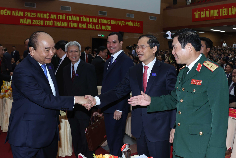 Thủ tướng Nguyễn Xuân Phúc với các đại biểu tại phiên khai mạc Đại hội đại biểu Đảng bộ tỉnh Nghệ An lần thứ XIX. Ảnh: (Ảnh: Thống Nhất/TTXVN)