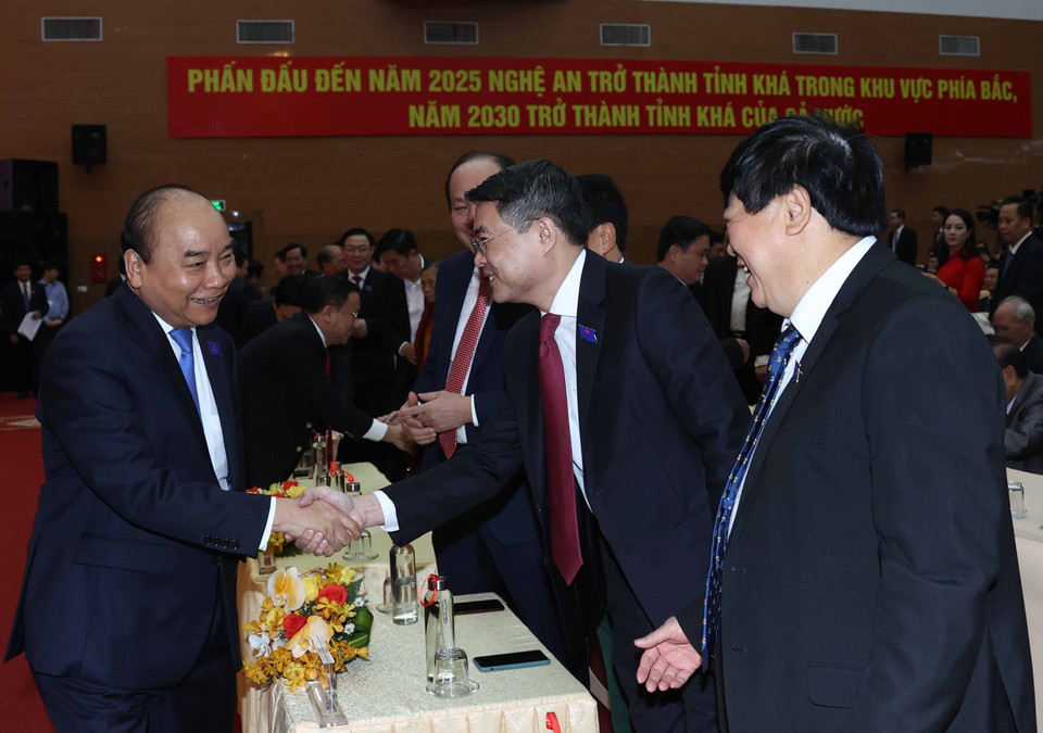 Thủ tướng Nguyễn Xuân Phúc với các đại biểu tại phiên khai mạc Đại hội đại biểu Đảng bộ tỉnh Nghệ An lần thứ XIX. Ảnh: (Ảnh: Thống Nhất/TTXVN)