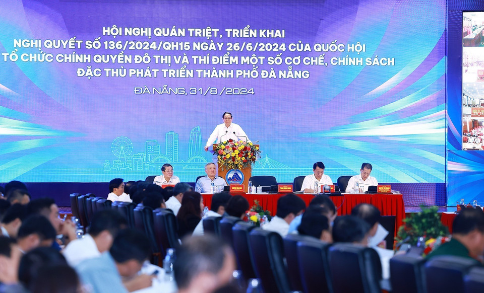 Thủ tướng Phạm Minh Chính phát biểu tại Hội nghị triển khai chính sách đặc thù phát triển thành phố Đà Nẵng. (Ảnh: Dương Giang/TTXVN)
