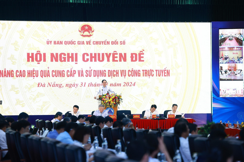 Thủ tướng Phạm Minh Chính chủ trì Hội nghị chuyên đề nâng cao hiệu quả cung cấp và sử dụng dịch vụ công trực tuyến. (Ảnh: Dương Giang/TTXVN)