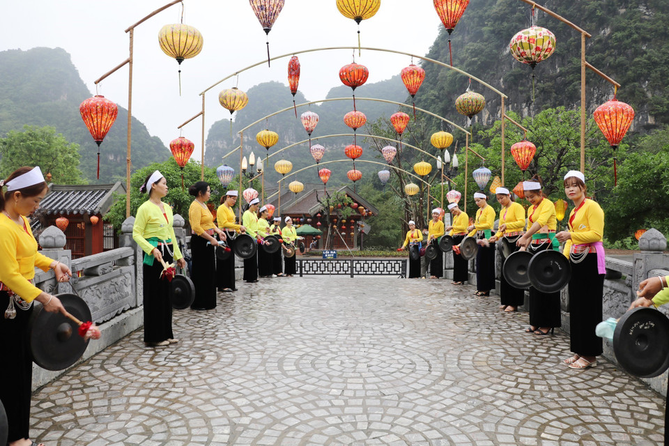 Nét văn hóa đồng bào dân tộc Mường tại lễ hội. (Ảnh: Đức Phương/TTXVN)