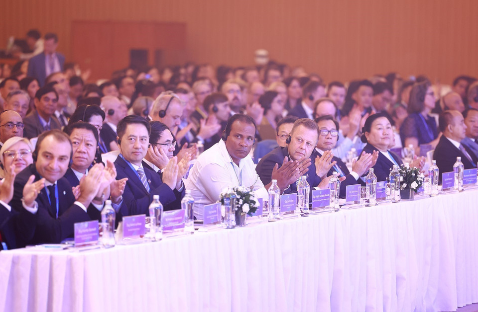 Đại biểu đại diện các nước và tổ chức quốc tế tham dự Diễn đàn Kinh tế Thành phố Hồ Chí Minh lần thứ 5 năm 2024. (Ảnh: Dương Giang/TTXVN)