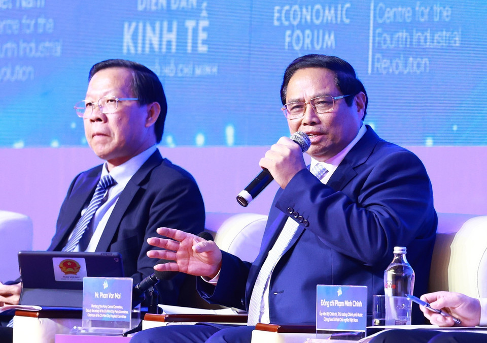 Thủ tướng Phạm Minh Chính đối thoại với các tập đoàn lớn trong nước và quốc tế. (Ảnh: Dương Giang/TTXVN)