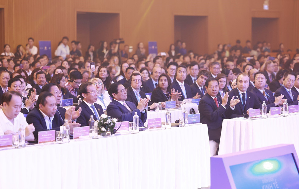 Thủ tướng Phạm Minh Chính và các đại biểu dự Diễn đàn Kinh tế Thành phố Hồ Chí Minh lần thứ 5 năm 2024. (Ảnh: Dương Giang/TTXVN)