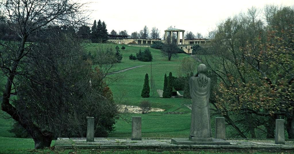 Cụm tượng đài trẻ em trở thành tâm điểm của Khu di tích chiến tranh Lidice. Người Séc thường đưa trẻ em đến đây để giáo dục lịch sử, muốn cho con cháu cảm nhận được giá trị đầy đủ của cuộc sống hòa bình.(Nguồn: archive.org)