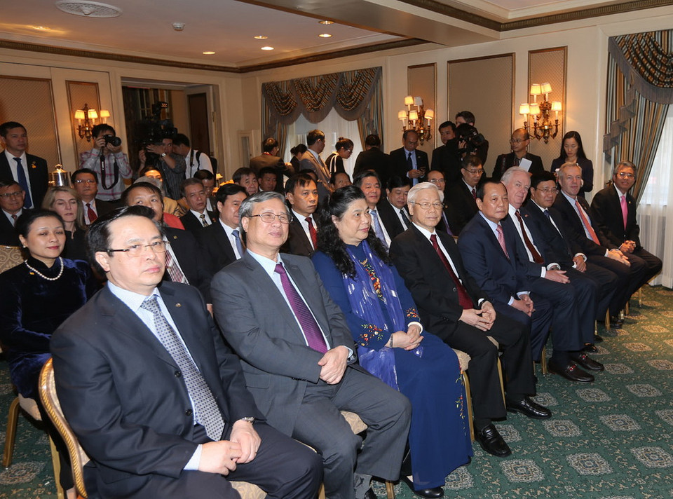 Tổng Bí thư Nguyễn Phú Trọng và các đại biểu dự Lễ trao Giấy phép xây dựng Trường Đại học Fulbright Việt Nam. (Ảnh: Trí Dũng/TTXVN)