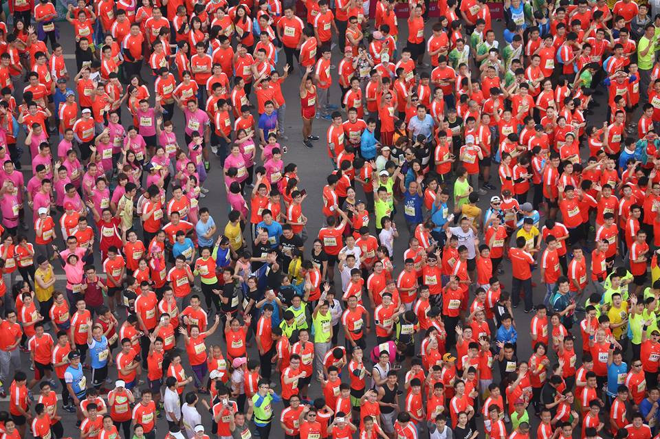 Một kỷ lục mới đã được thiết lập khi có tới 49.000 người đến từ 29 quốc gia và vùng lãnh thổ tới tham dự giải chạy, trong đó có một chặng đua dài, một chặng đua trung bình và nhiều chặng đua ngắn. (Nguồn: CCTV News)