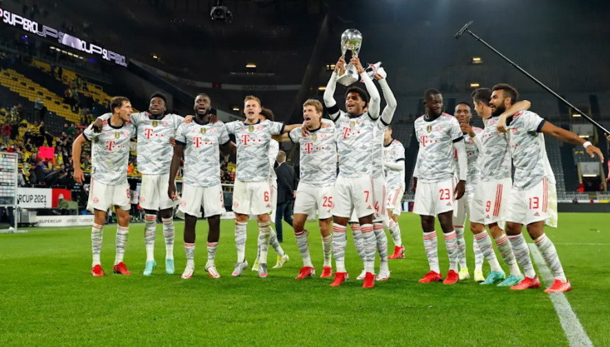 Các cầu thủ Bayern ăn mừng danh hiệu đầu mùa. (Nguồn: fcbayern)