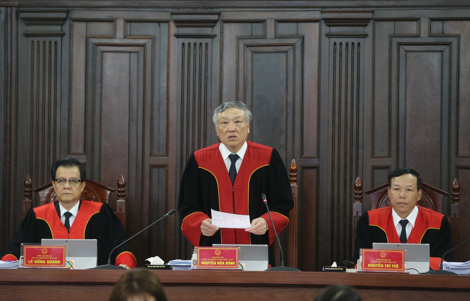 Chánh án Tòa án nhân dân Tối cao Nguyễn Hòa Bình, Chủ tọa phiên tòa phát biểu khai mạc phiên xét xử. (Ảnh: Doãn Tấn/TTXVN)