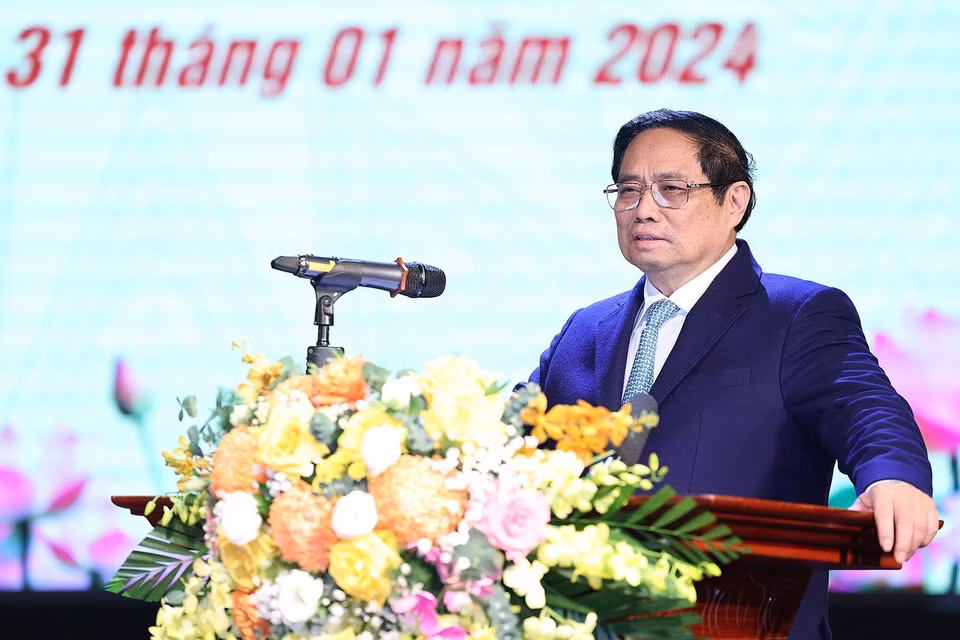Thủ tướng Phạm Minh Chính chúc Tết cán bộ, giảng viên, sinh viên Trường Đại học Văn hóa-Nghệ thuật Quân đội. (Ảnh: Dương Giang/TTXVN)