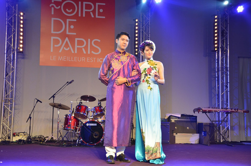 Bộ sưu tập thời trang áo dài "Ba miền Việt Nam." (Ảnh: Bích Hà/Vietnam+)