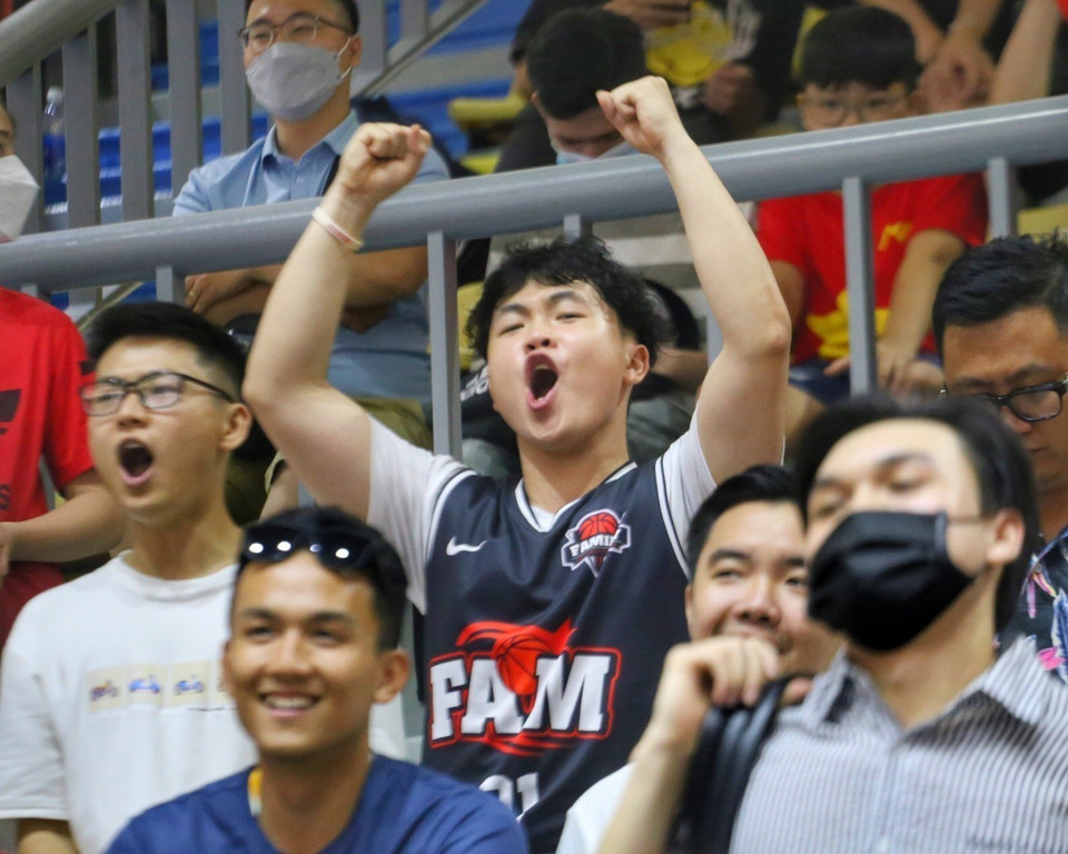 Khán giả bùng nổ trước những trận thắng của đội tuyển Bóng rổ 3x3 Việt Nam. (Ảnh: Tuấn Đức/TTXVN)