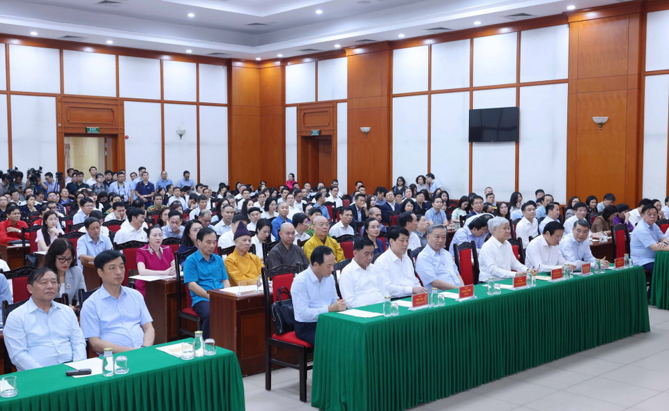 Tổng Bí thư, Chủ tịch nước Tô Lâm cùng các đồng chí lãnh đạo Đảng, Nhà nước, Mặt trận Tổ quốc dự Lễ phát động. (Ảnh: Phương Hoa/TTXVN)