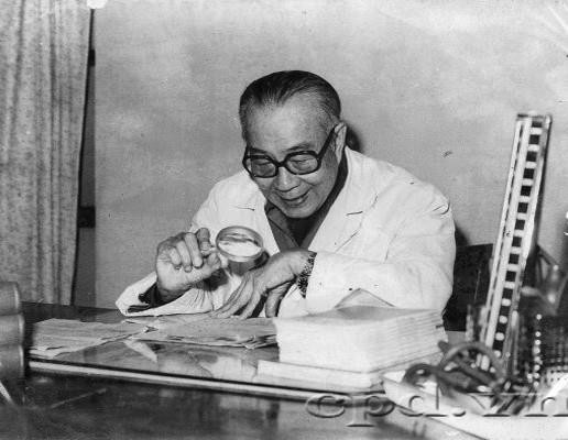 Giáo sư Đặng Văn Chung, một trong những bác sỹ tham gia xây dựng ngành y tế Việt nam từ những ngày đầu cách mạng, trực tiếp giảng dạy, đào tạo các thế hệ đầu tiên của Đại học Y Hà Nội những năm đầu thành lập. Ông đã có những cống hiến vô cùng to lớn, có ý nghĩa quan trọng trong sự nghiệp đào tạo thầy thuốc và chăm sóc sức khỏe nhân dân. (Ảnh: Tư liệu/TTXVN)