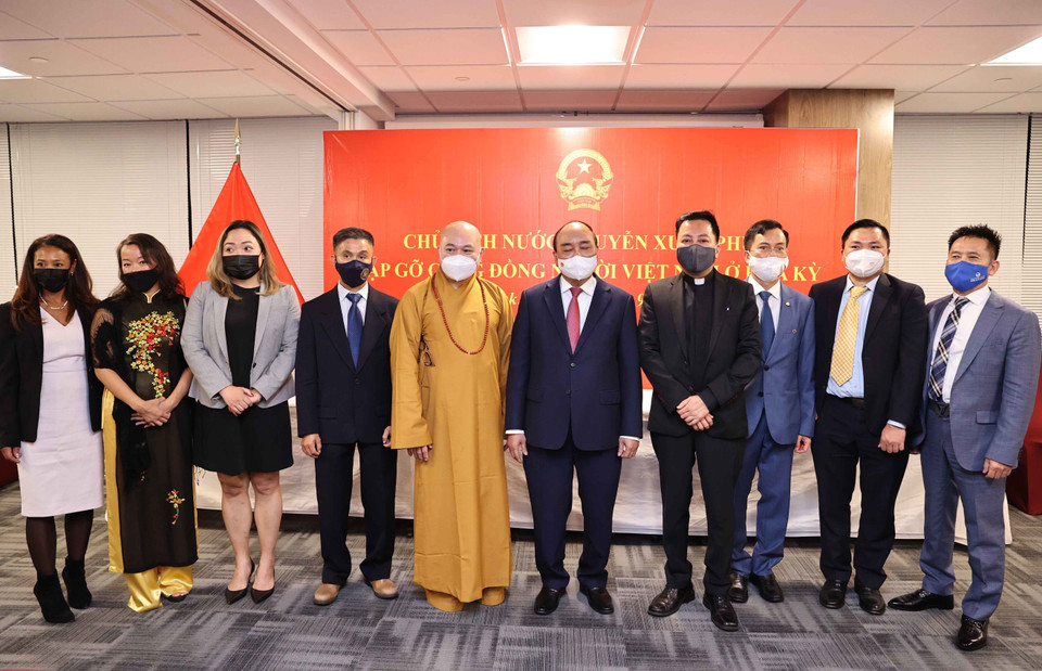 Chủ tịch nước Nguyễn Xuân Phúc với đại diện Cộng đồng người Việt Nam ở Hoa Kỳ. (Ảnh: Thống Nhất/TTXVN)