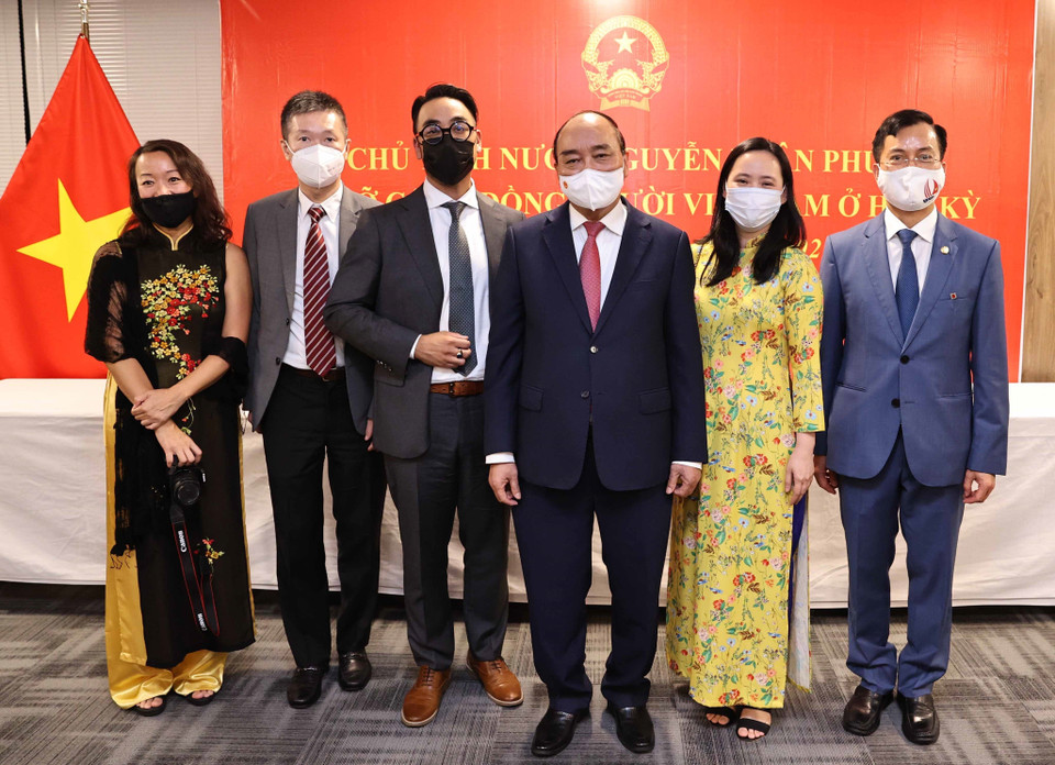 Chủ tịch nước Nguyễn Xuân Phúc với đại diện Cộng đồng người Việt Nam ở Hoa Kỳ. (Ảnh: Thống Nhất/TTXVN)