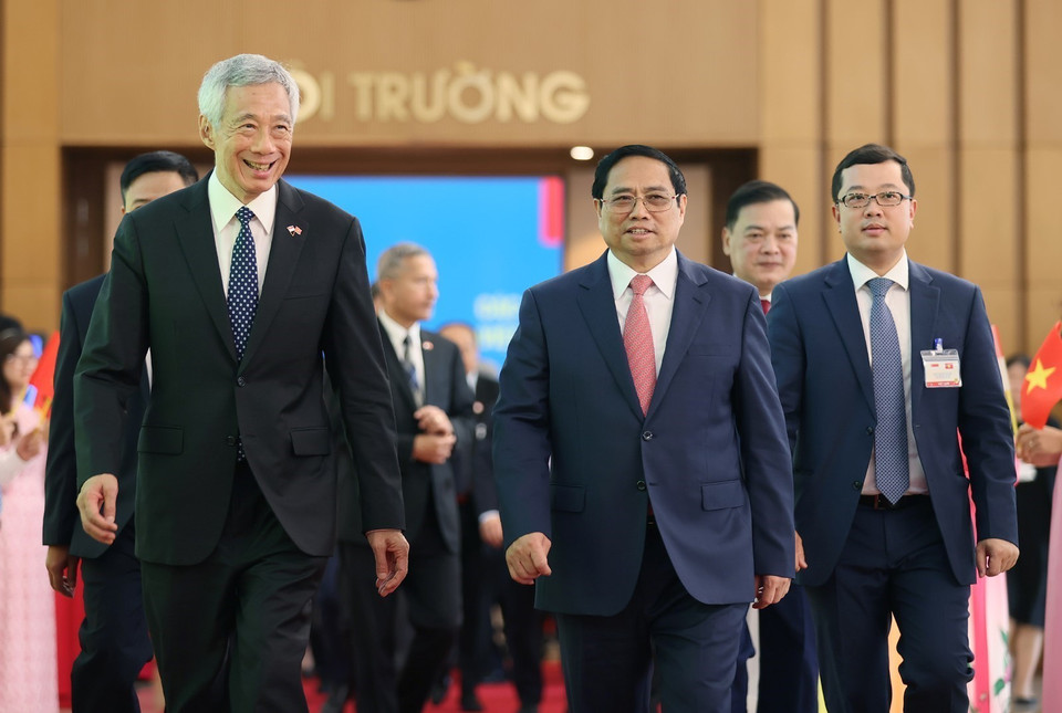 Thủ tướng Phạm Minh Chính và Thủ tướng nước Cộng hòa Singapore Lý Hiển Long. (Ảnh: Dương Giang/TTXVN)