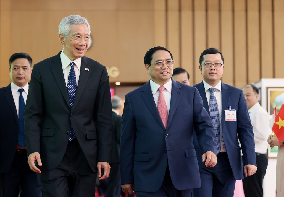 Thủ tướng Phạm Minh Chính và Thủ tướng nước Cộng hòa Singapore Lý Hiển Long. (Ảnh: Dương Giang/TTXVN)