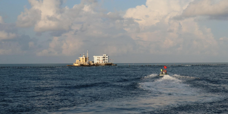 Đảo Đá Thị đẹp kiên cường giữa song gió biển Đông. (Ảnh: Sỹ Tuyên/TTXVN)